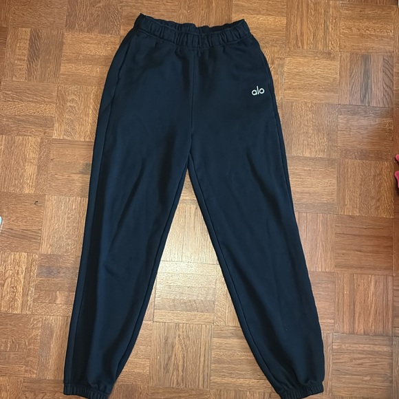Alo yoga Accolade Sweatpant size small - Picture 3 of 9